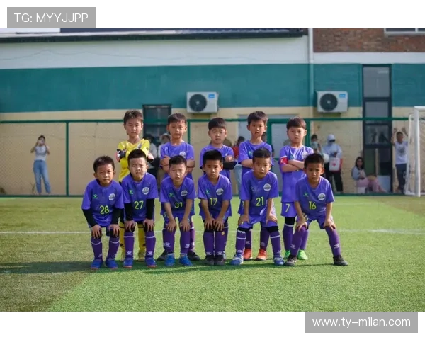 “中国足球青训学院正式揭牌，培养未来之星”，中国足球青训学校